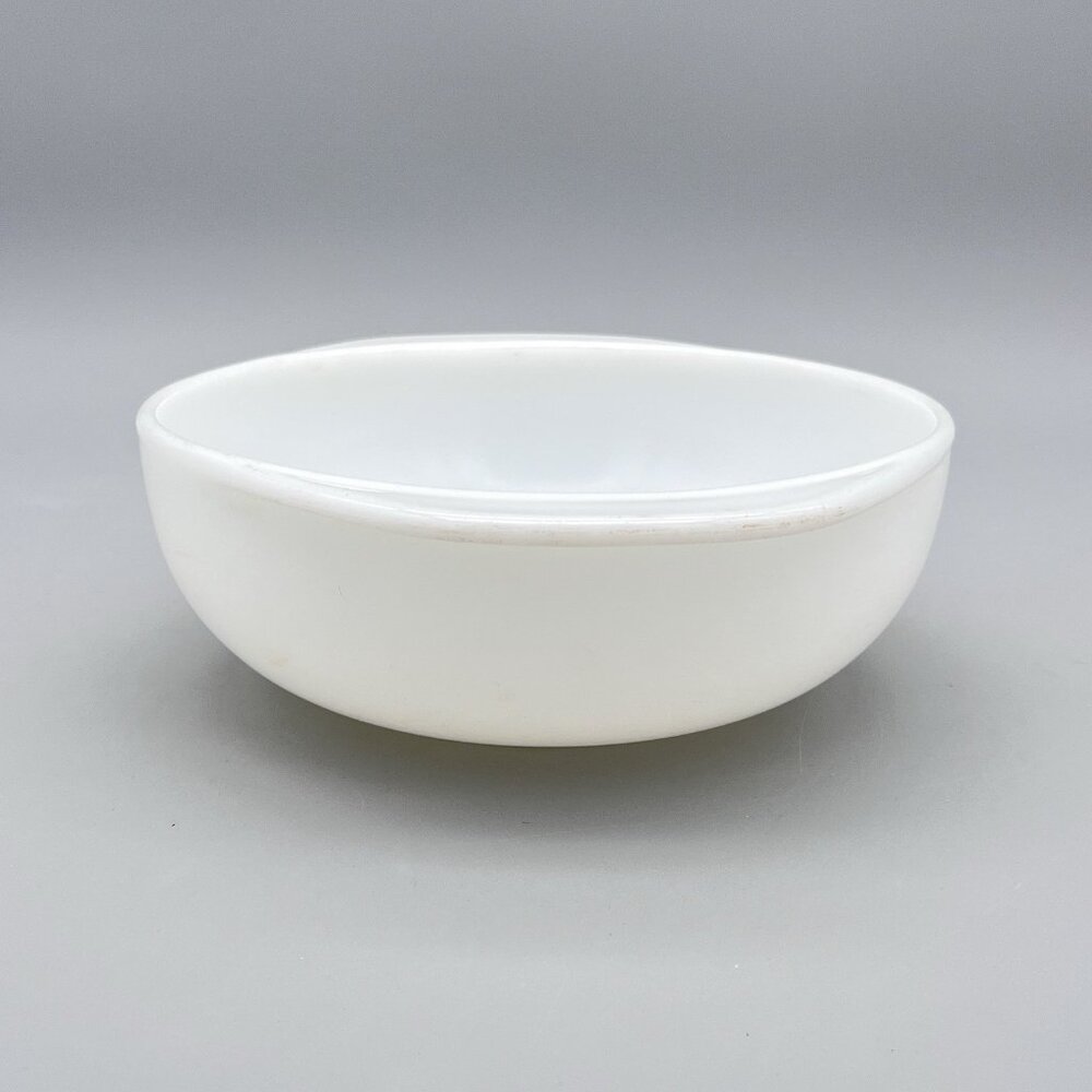 Vintage Pyrex #023 1 1/2Qt Handled White Round Casserole Dish USA *No Lid* - Picture 2 of 10